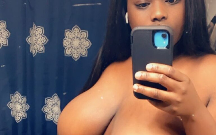 Starr Kingg: 흑인 대물 자지로 보이는 모든 것