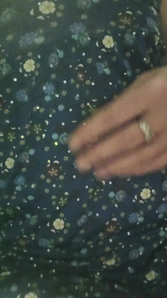 EliteLadyS: MILF fa pipì al concerto