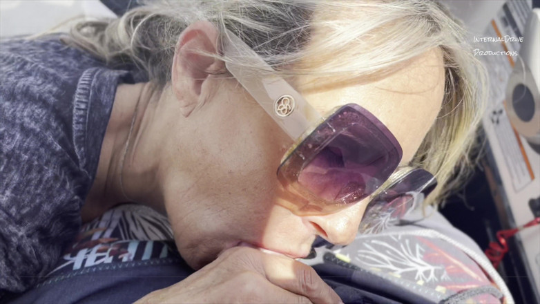 InternalDrive: MILF Dianne is giving boat head