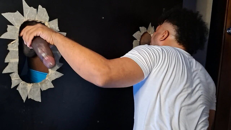 fullgag: Dare il culo a due cazzi bruna