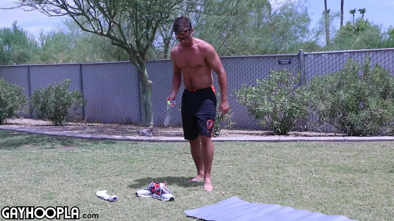 Gay Hoopla: Clark Bates撸管并想要被解体