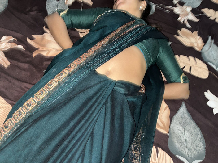 Ritu: Divertimento completo in casa con il fratellastro con Ritu Bhabhi