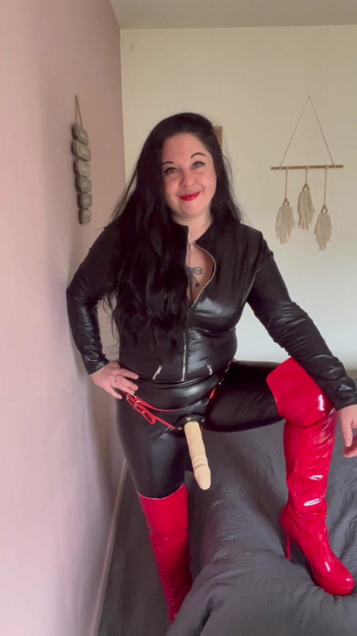 Maitresse Clara: 8 ore sotto i miei ordini...