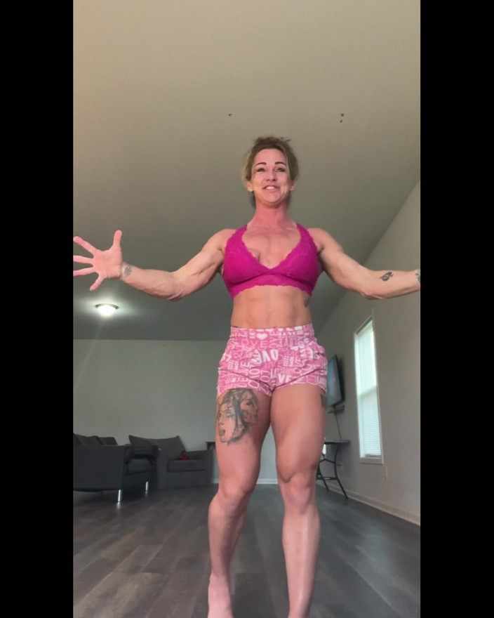 Simone Steele: Pose pose med Simone Steele