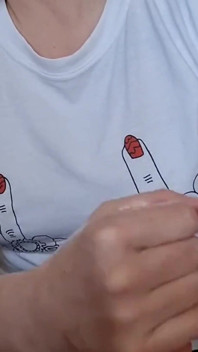 Příjem naolejované honění, zatímco manželka mluví se svou kamarádkou, celé video