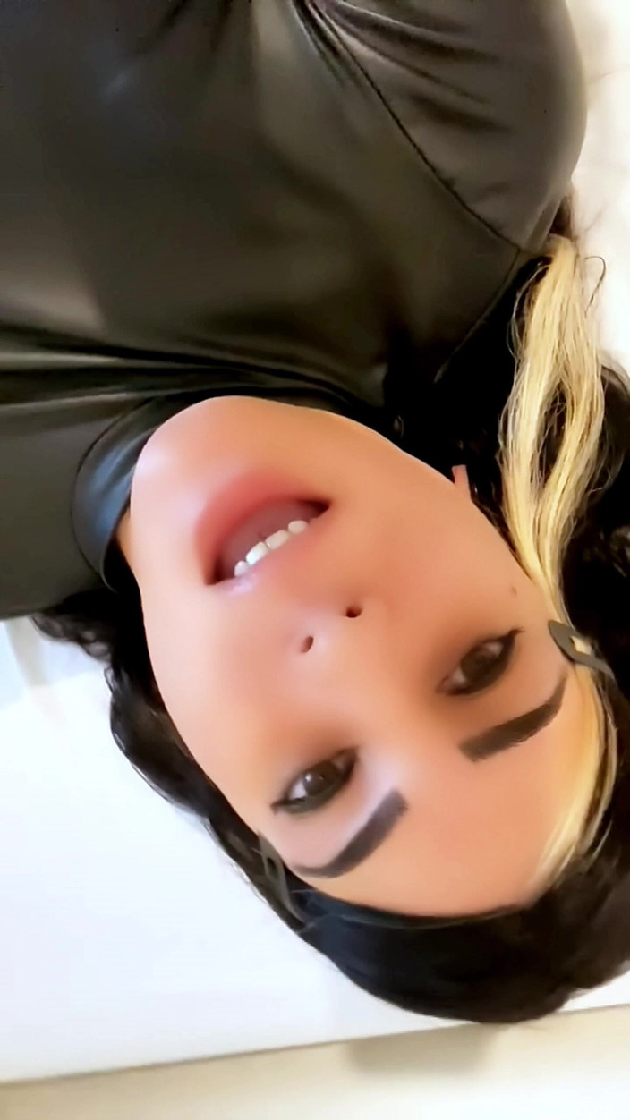 EmmaInkTrans: Saya sangat memerlukan mulut anda di zakar saya