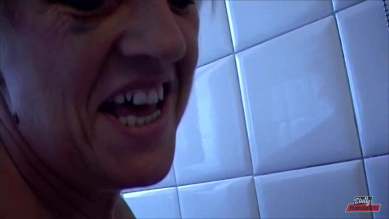 Vere Casalinghe Italia.: Horny hairy chick takes a piss and gets anal bang