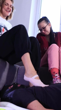 Hamba Kaki Untuk 3 Stinky Socks Dewi