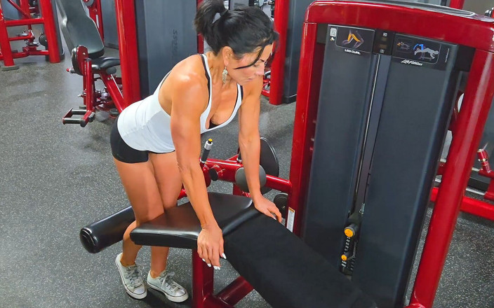 Goddess zephy: Watch sexy fitness-schätzchen Zephy plus verschwitzte Fußanbetung (pov)