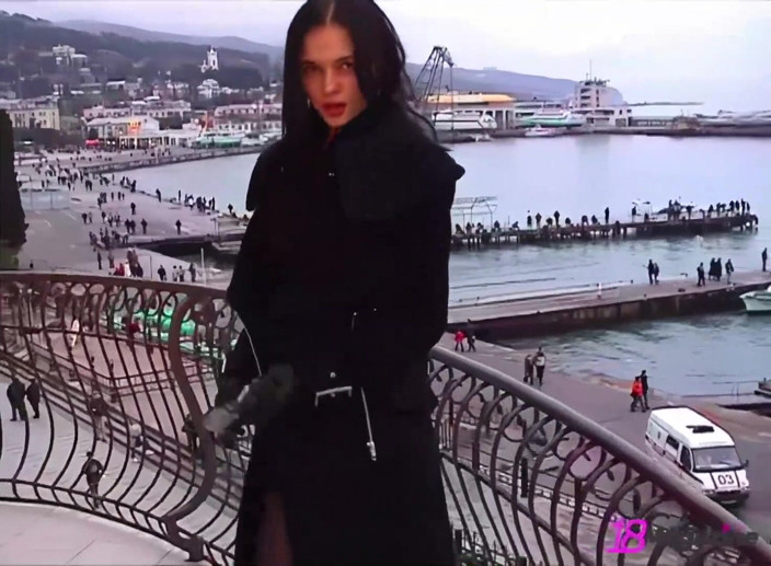 18Magazine: Le migliori clip della giovane modella Katie Fey provocante in...
