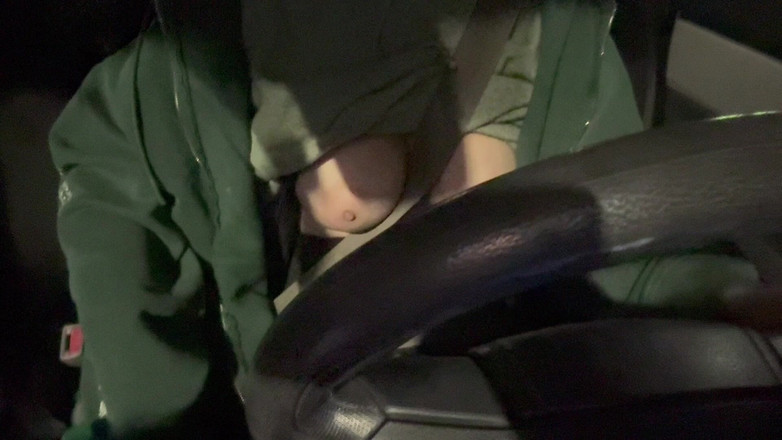 Artemisia Love: Călărire în mașină sexy cu milf fierbinte excitată Artemisia adoră să-și...