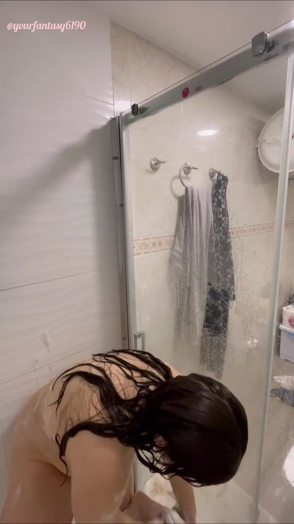 Your fantasy studio: Showering and shaving