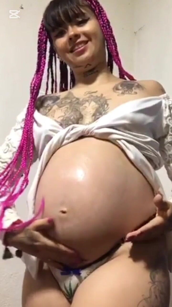 Dalyla: Obří břicho