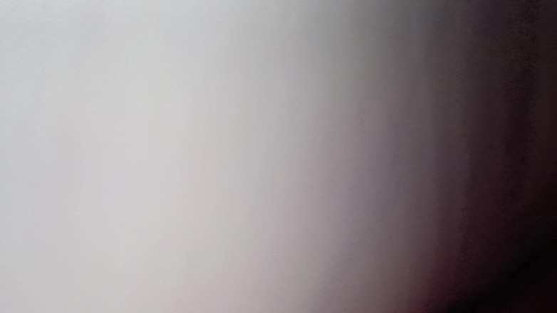 Dirty Milf: 濡れた膣を指で愛撫するクローズアップ。濡れた濡れた秘部のクローズアップ