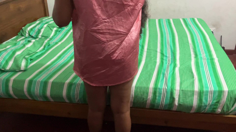 Nuragee: लड़के के साथ दूसरी रात मेरे सौतेले पापा काम पर लाए।