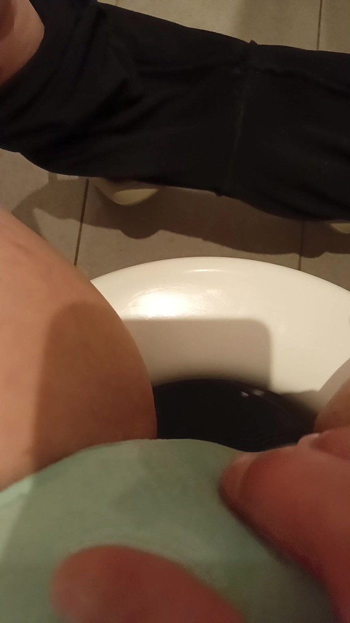 Dirty Milf: Frotando mi mojado coño rizado cachondo a través de mis...