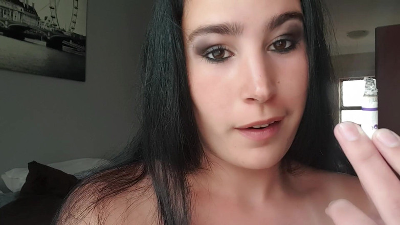 domslutfucker: Děvka dává pokyny ke kouření při masturbaci s různými hračkami