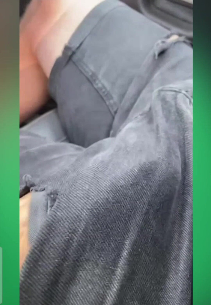 Only Owain: Honění v autě s obrovským výstřikem