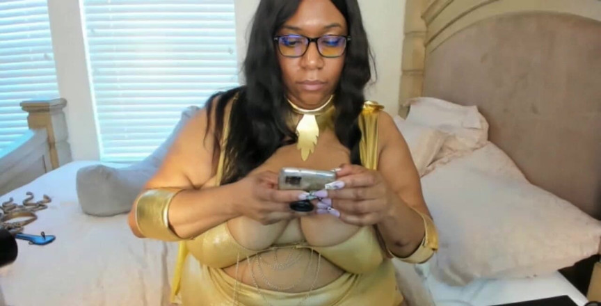 Josie4yourpleasure: Грудаста чорношкіра жінка в прямому ефірі