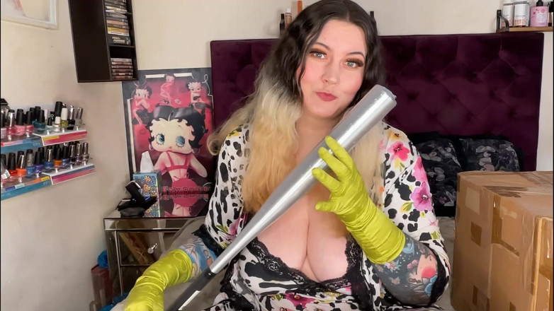 MissFFW: Smerige hoer unboxing haar nieuwe speelgoedselectie