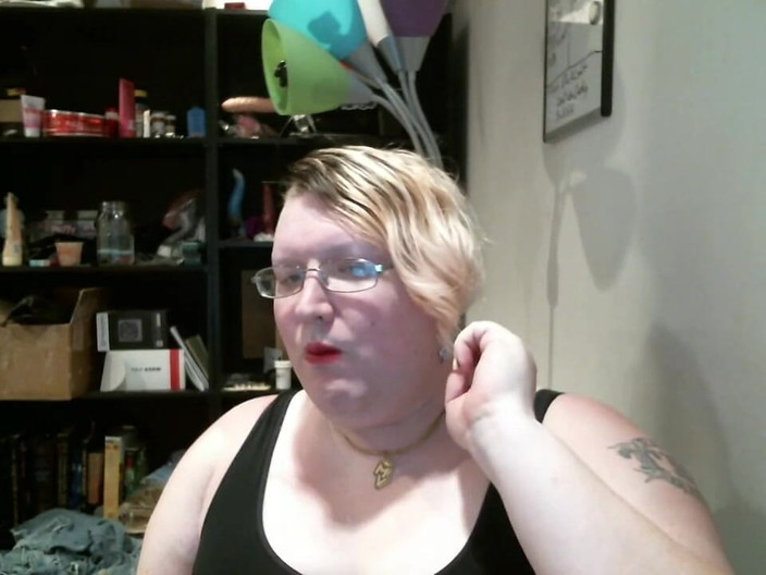 Roxxie rae page: Wyvernsvault Despachetare