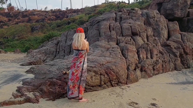 Selena701: Belle Femme Blonde Mature Profite De Sa Journée