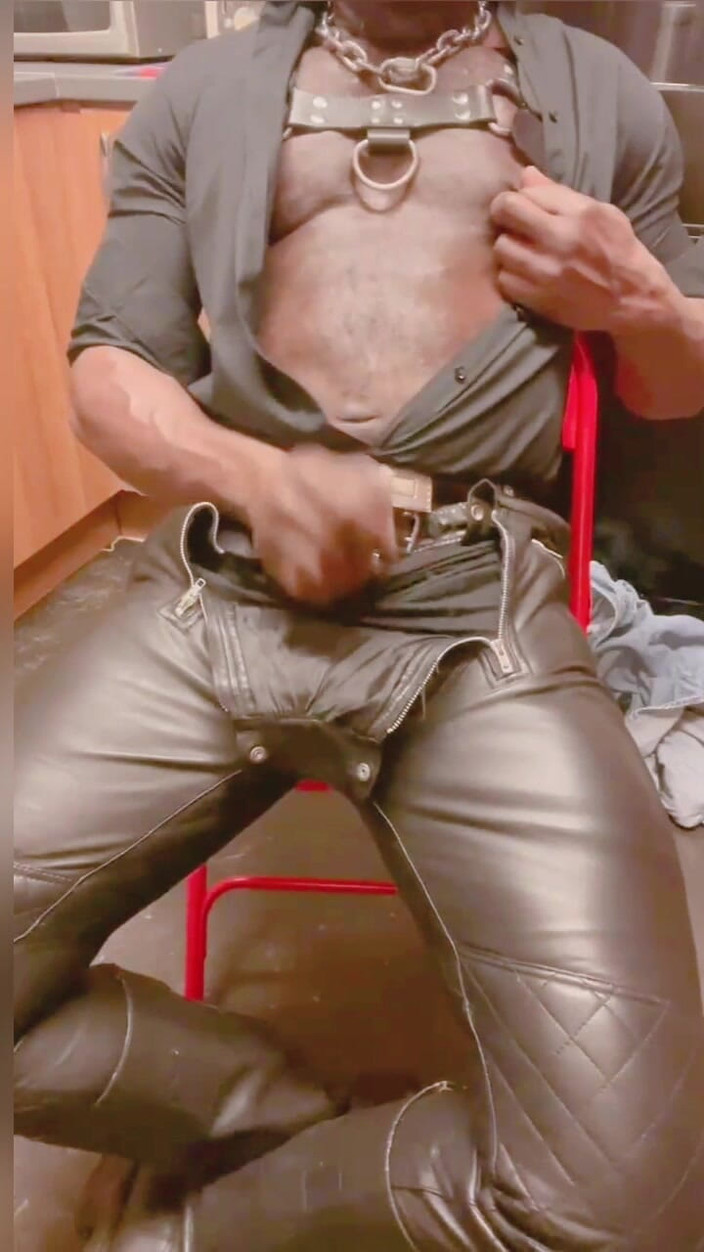 Black mature kinky muscle: Titplay solo ayah tiri berotot berotot