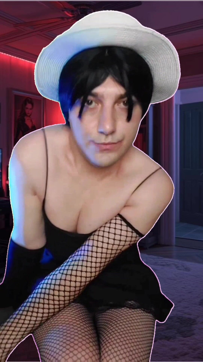 Kitty_Cross: 4 šéf Goth Femboy lahodné tělo velká přírodní prsa Sexy ženský tvar
