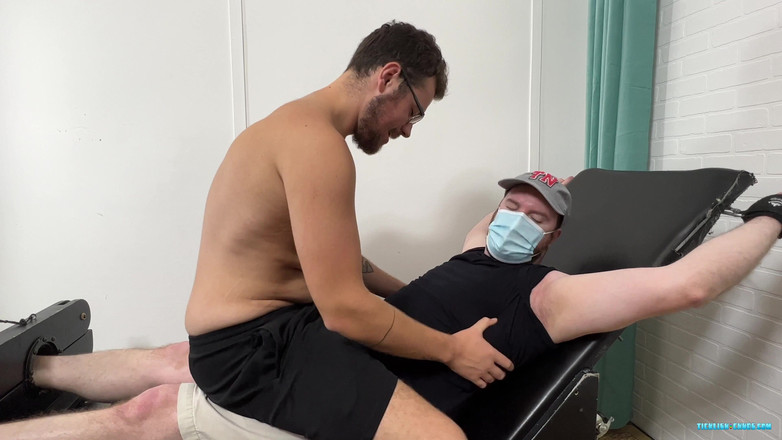 Ticklish Chubs: Un tickling round robin - parte 2