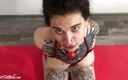 Tattoo Slutwife: Gehoorzame slaaf deepthroat enorme lul - klaarkomen in het gezicht