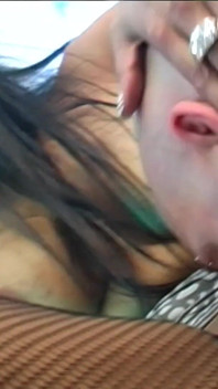 Matură sexy negresă cu țâțe mari, India, suge pula și se fute la gaura din zid - gloryhole