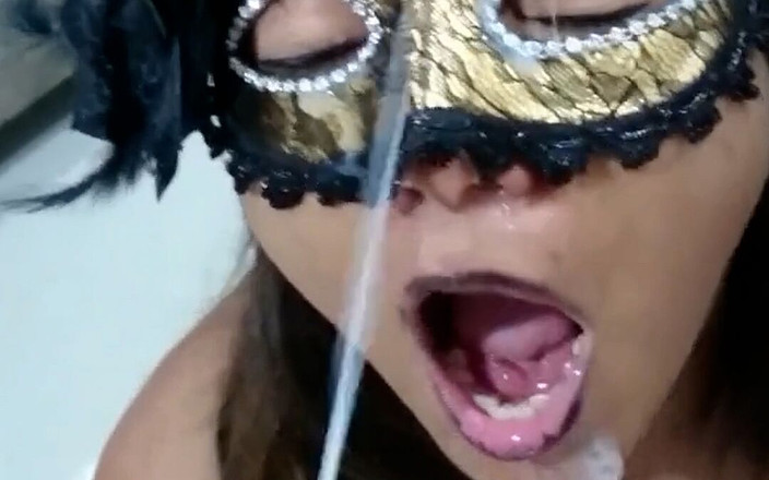 nutON: Podvádějící manželka dostává výbušný výstřik na obličej.