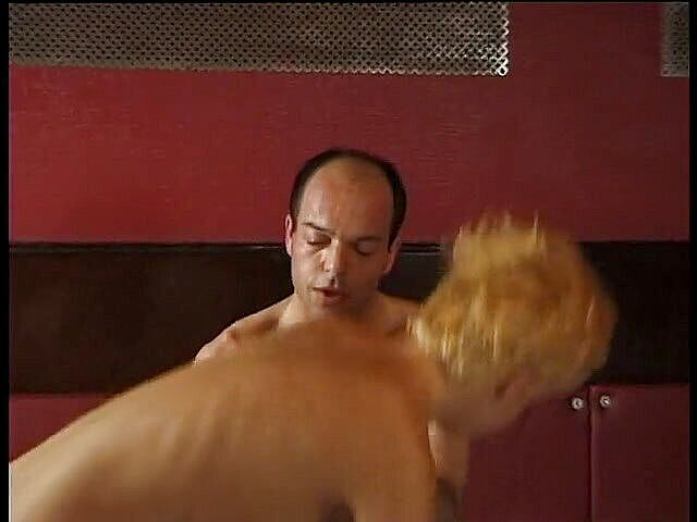 Cock Giants: 性感的金发熟女骑乘大鸡巴