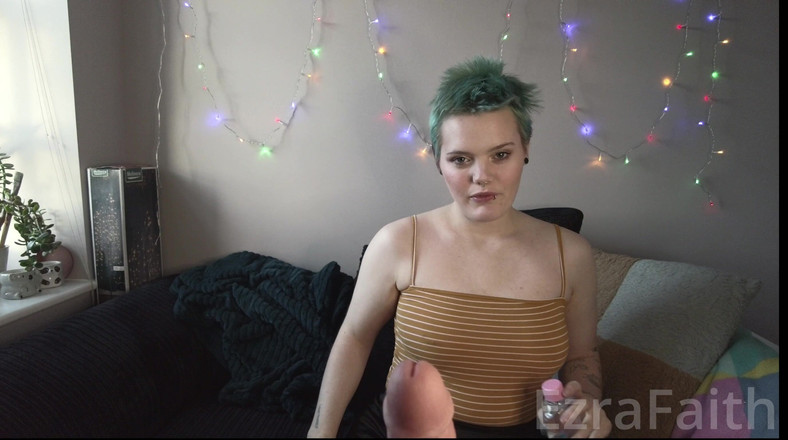 Ezra faith: Footjob pertama dari pasangan awak, Ezra Faith!