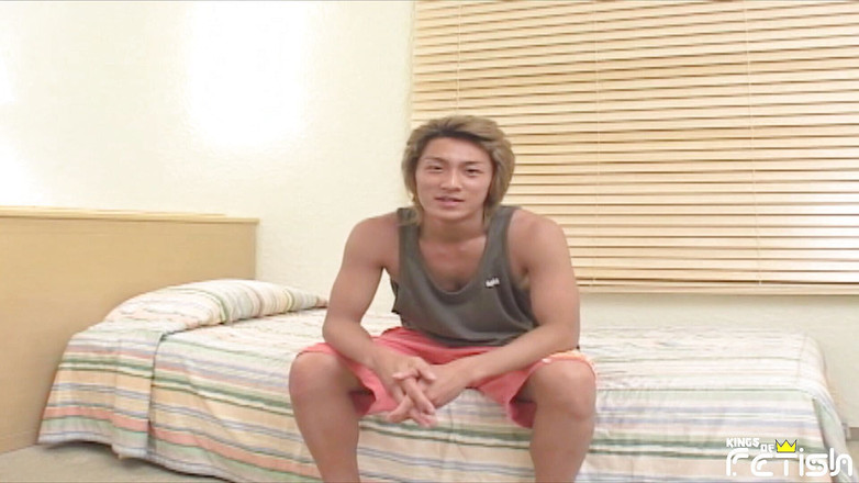 Gay Diaries: अश्लील एशियाई आदमी हस्तमैथुन करने और वीडियो कैमरे पर वीर्य छोड़ने के बाद अपना भार चाटता है