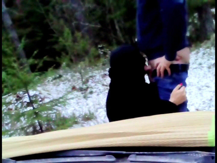 Crazyfamily 1970: Ošukaná na kapuci auta