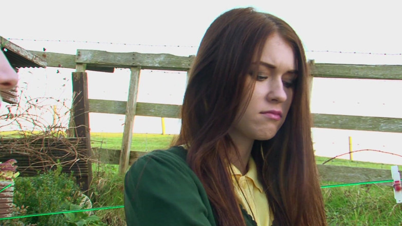 UK Sinners: Sam B& Misha Crossかわいいスカウトにレズビアンアクション