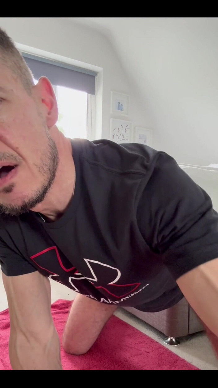 NaughtySub4Use: Regarde-moi chevaucher ce gros gode.