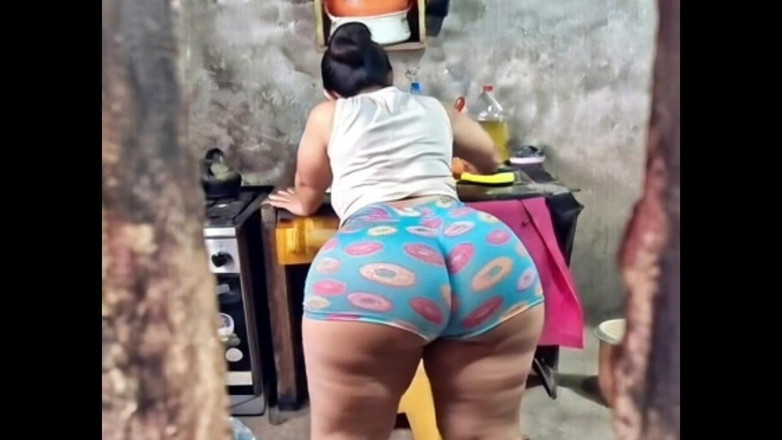 Xprohibidox1: Buurvrouw met dikke kont gegraveerd met haar donutbroek