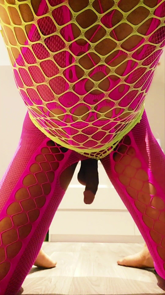 Milah CrossxxX: Mă supun ordinelor stăpânei mele ca pe la spate și călăresc...