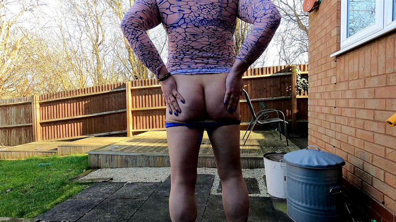 Kelly cd: Kelly cd는 파란색과 분홍색으로 따먹히다