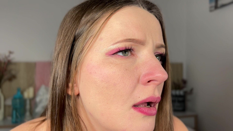 Mary Jay: Min näsa klåda gör mig galen. Plocka den på kameran