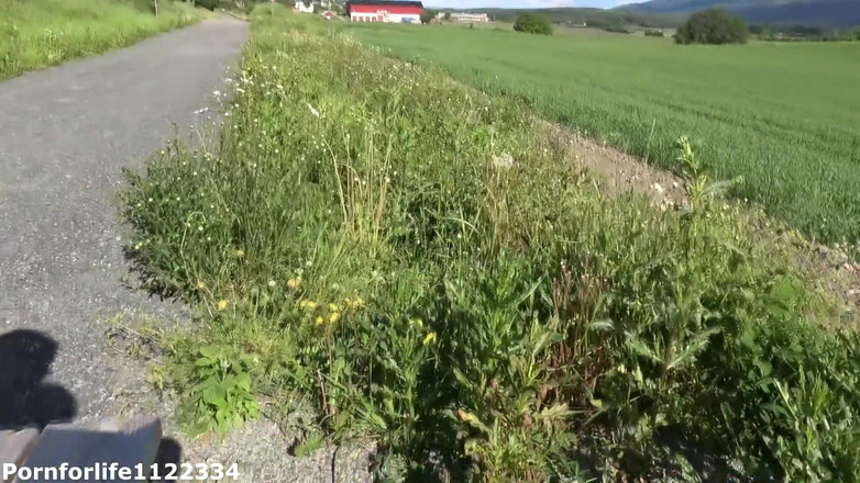 Pornforlife1122334: Ледь не спіймали під час пестощів пальцями наївної кремово-пизди школярки на громадській лавці в парку