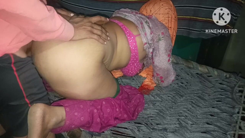 Savita5343: インドのホットなティーンガールのタイトな膣の屋外ハードセックスビデオ、デシビレッジのティーンガールの屋外ハードXXXビデオ