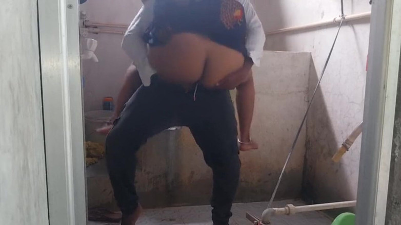 Busty mom: スタンディング・インディアン・ファック