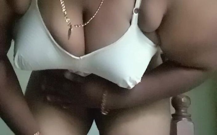 Nilima 22: indian College Student BBW Showing Fingering Her Pussy on Camera