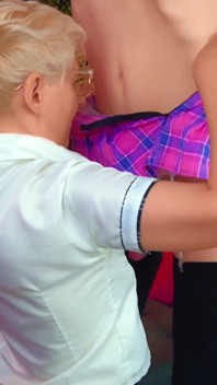 Bláznivé honění pro Sissy s tak sexy zábavným cummingem