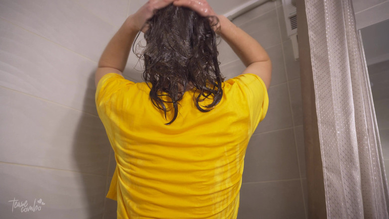 Teasecombo 4K: 제어 탑 팬티 스타킹 스타킹에 젖는 발정난 밀프