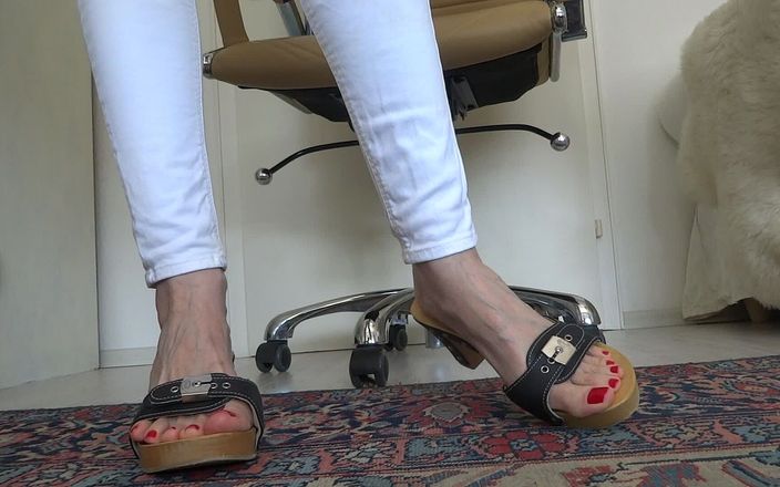 Lady Victoria Valente: Wooden mules and feet with red sexy toenails
