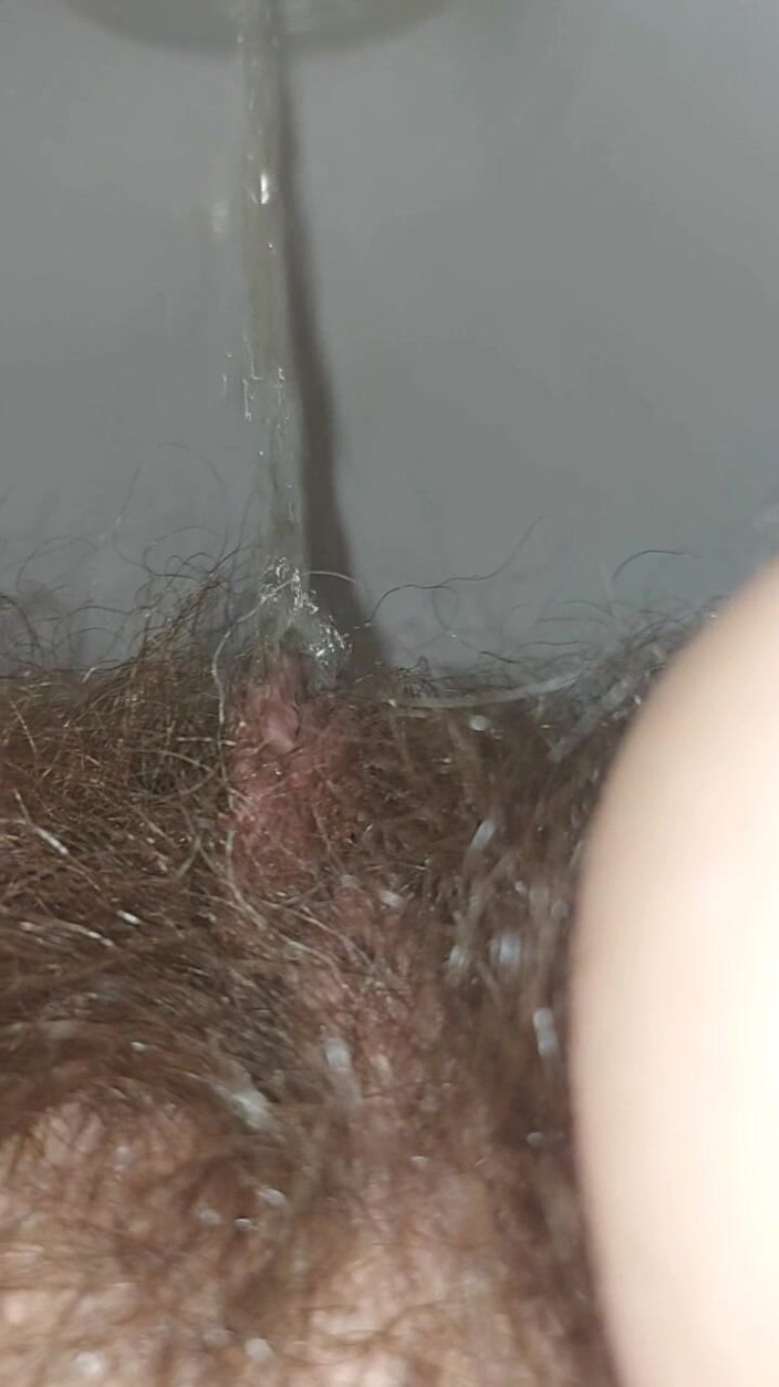GinnaGg: Pissing Woman, Hairy Pussy Pissing